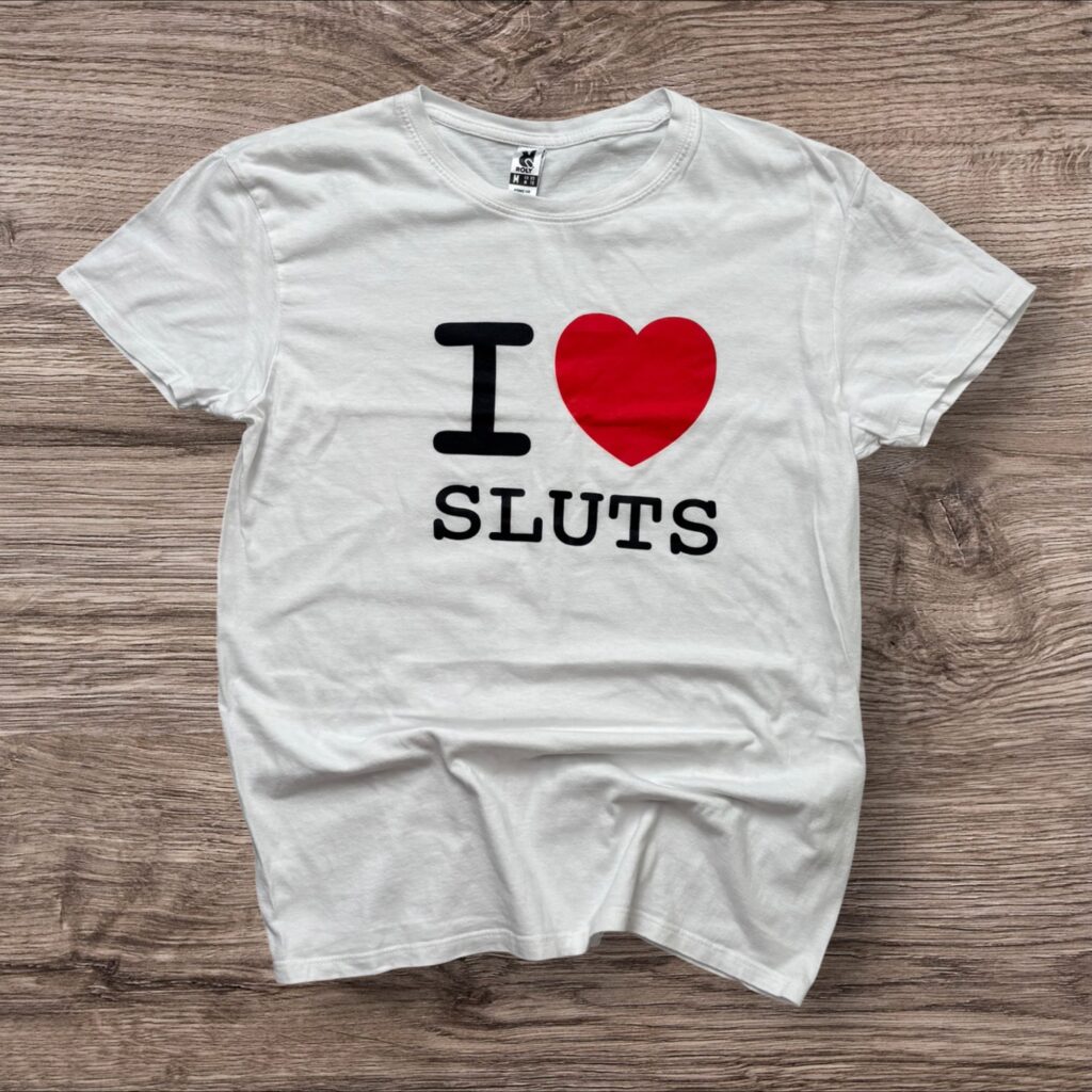Y2K “I Love Sluts” Graphic тениска