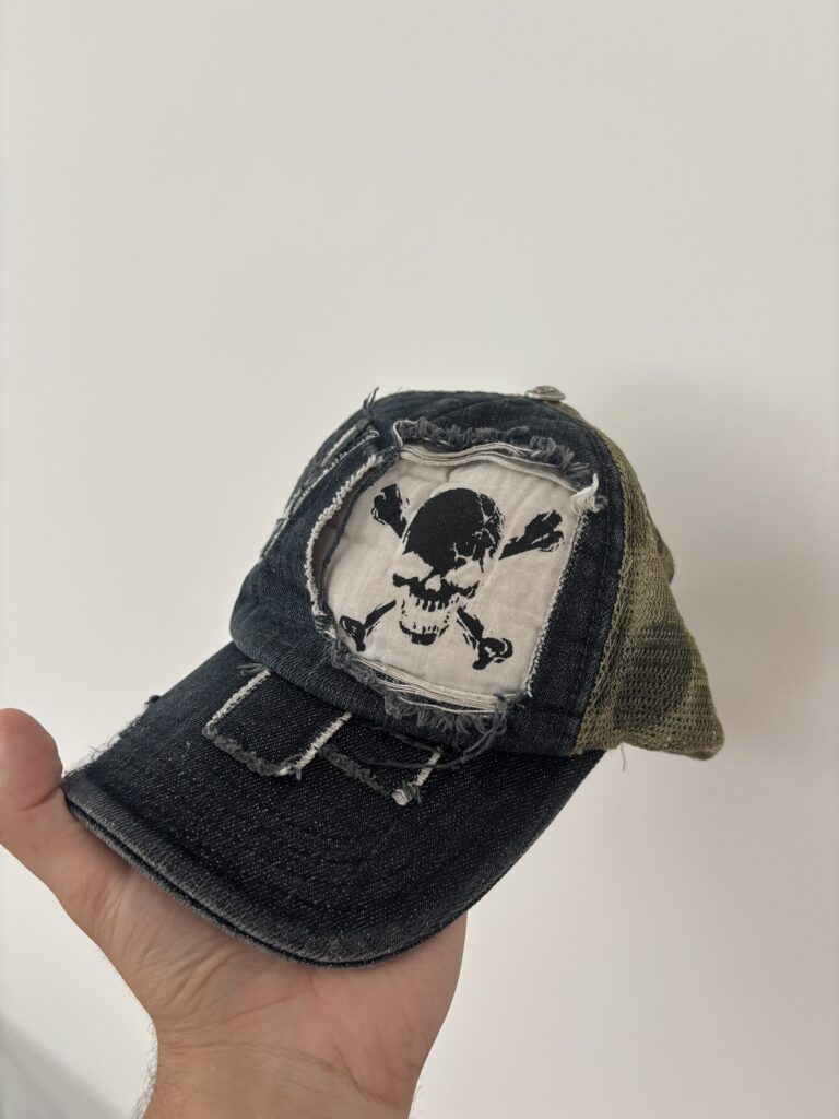 Vintage Y2K Skull Distressed шапка